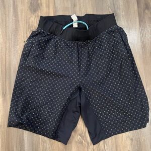 Awesome Lululemon Shorts w/ compression liner. Cool, Star design. Medium